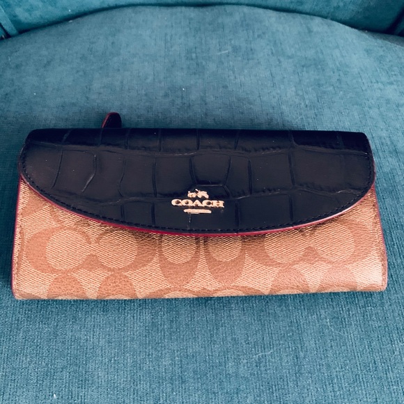 Coach Wallet - Picture 1 of 8